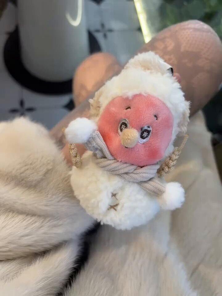 一天本来是可以开开心心的过完
我到了傍晚就想看一下眼A股账户和交易所账户
本来很高兴的一天
我为什么要看这两个缩水的账户闹心呢
我也是没事自己...