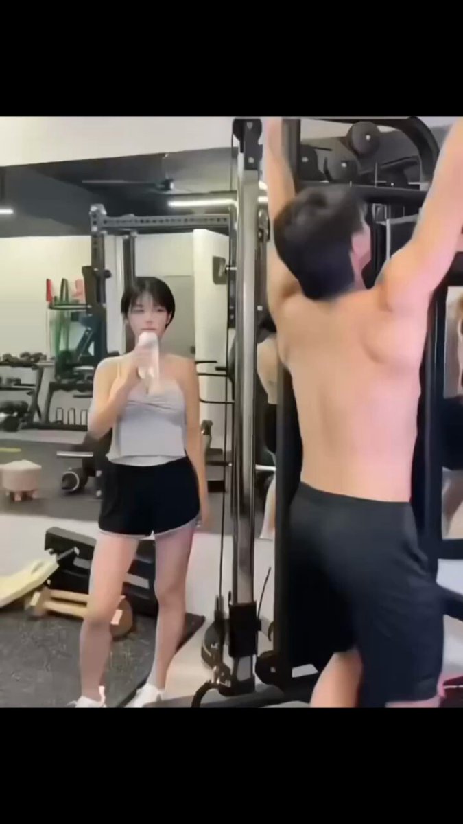 健身房锻炼的好处

健身的快乐就是这么简单，
来健身房不就是为了养养眼。 