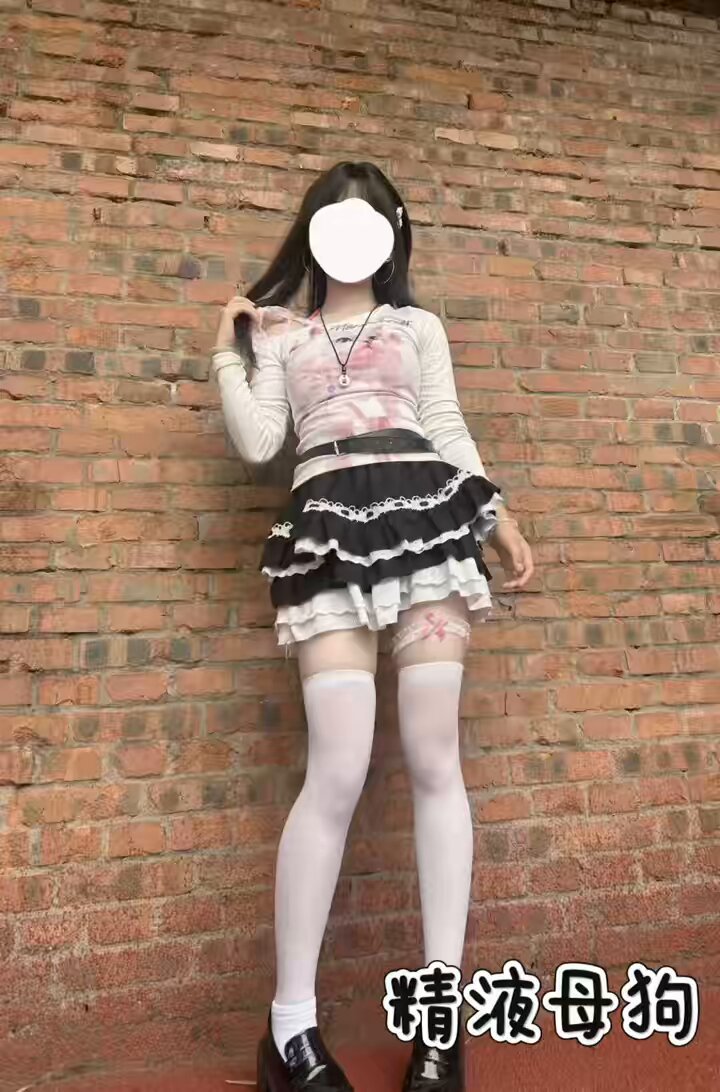 08萝莉的一天（第一期）在见面的路上，狗狗来大姨妈了。只好使用卫生棉条，把骚逼堵住，操母狗的屁屁，是我见过萌妹子口的最舒服的一个。没想到母...