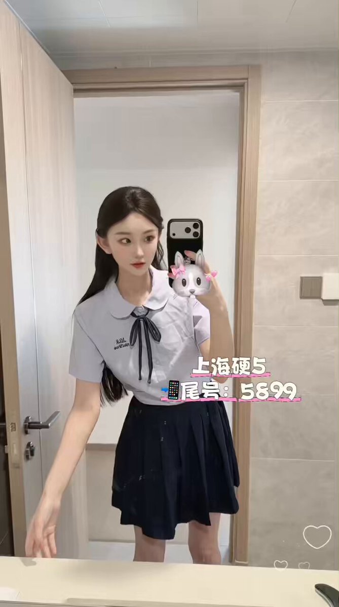 かわいい女子学生の浴室自撮り！ミニスカで太ももを見せ誘惑のセルフタッチ