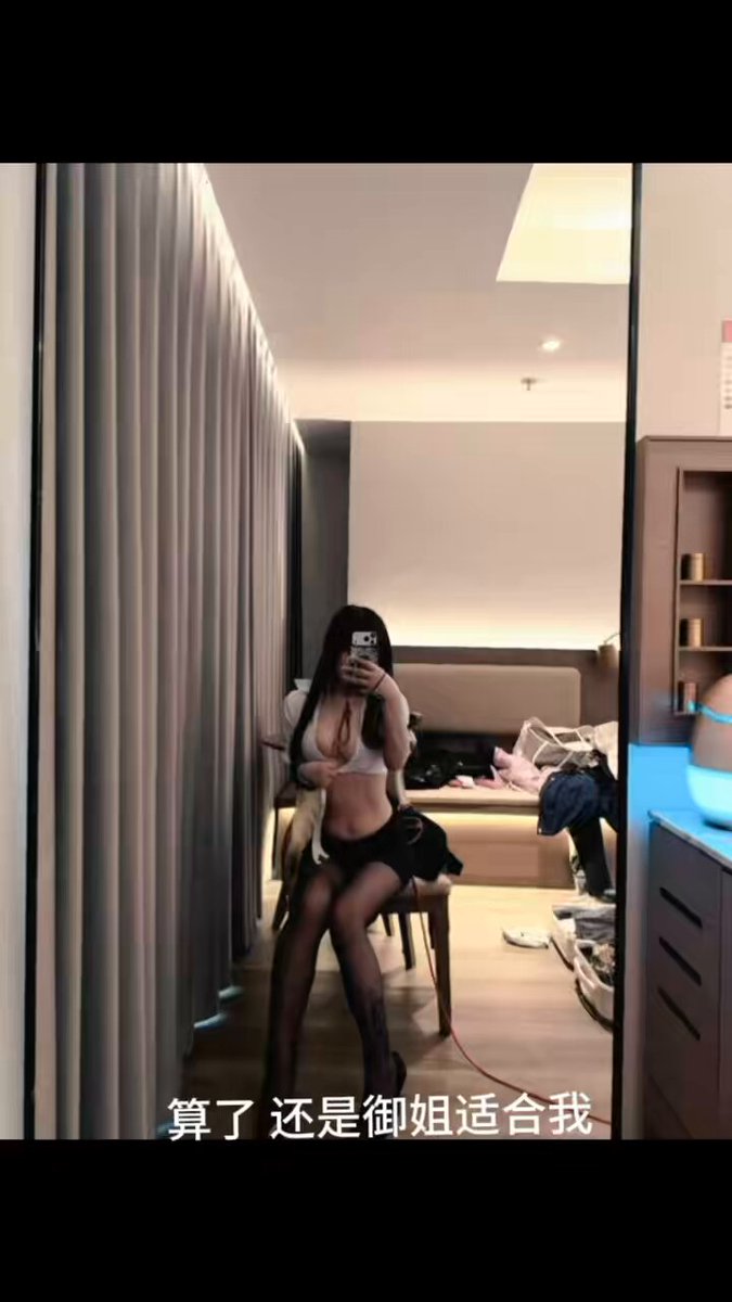 Hotel stockings sexy woman boldly shows her legs! Car sex with no underwear, bed smoking while playing her pussy — super tempting