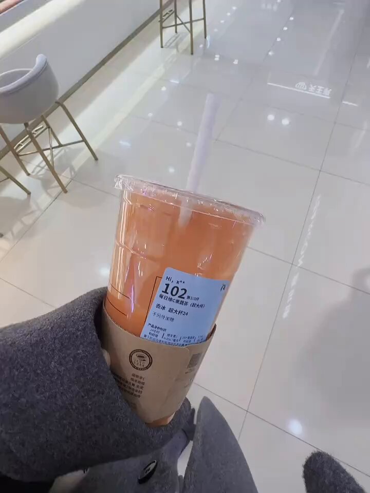 Você pode me chamar de Lobo Mau, mas não pode me chamar de Lobo Mau. O Lobo Mau está apenas te convencendo a me deixar comê-la; o Lobo Ma...