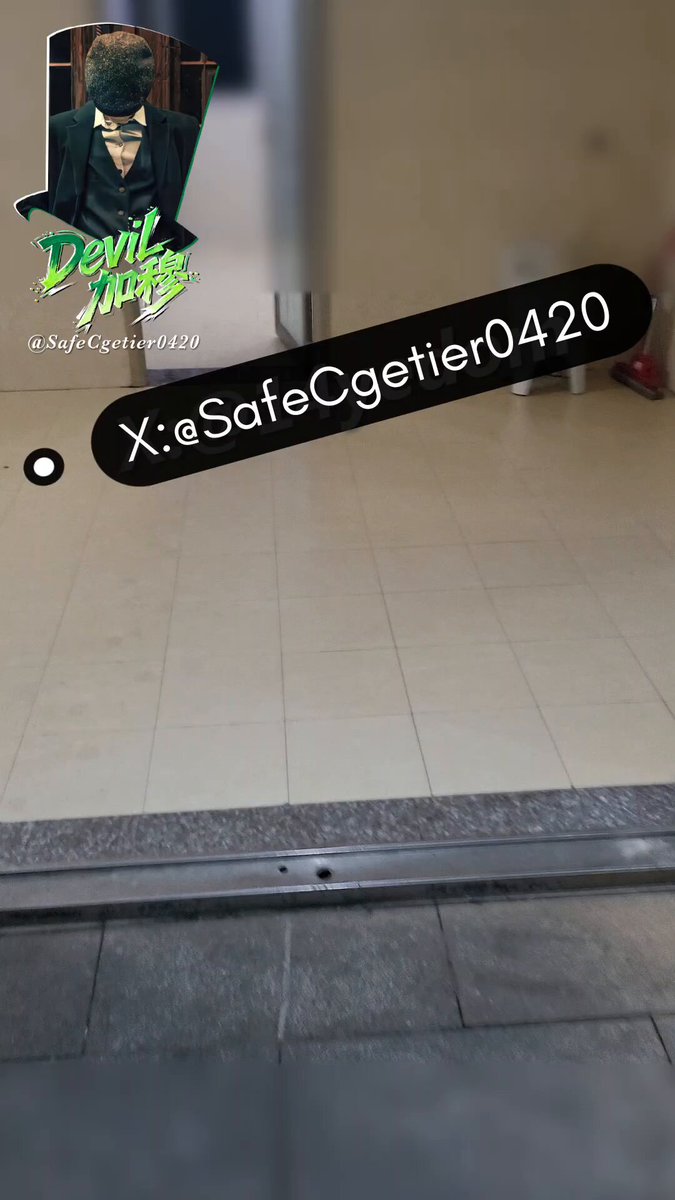 厕所蹲尿狂喷！黑丝美女当场失禁高潮