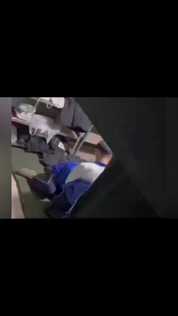 仓库偷窥！蓝衣帅哥弯腰翘臀露大屌，肉棒硬邦邦顶裤子超诱惑！