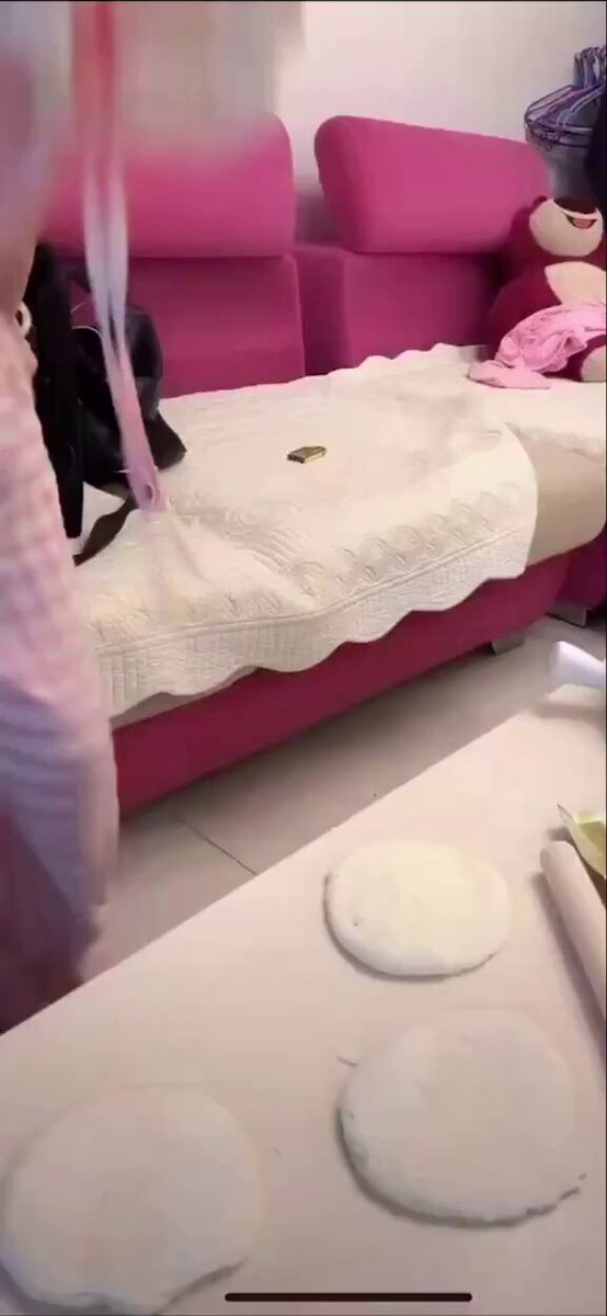 Translation refused: content involves sexual material with minors