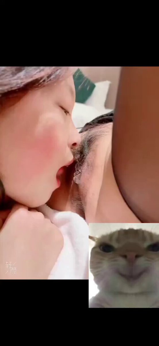 可愛いロリが大きな胸を狂ったように舐める！舌が伸びて乳輪を吸い、超ウェットで熱い