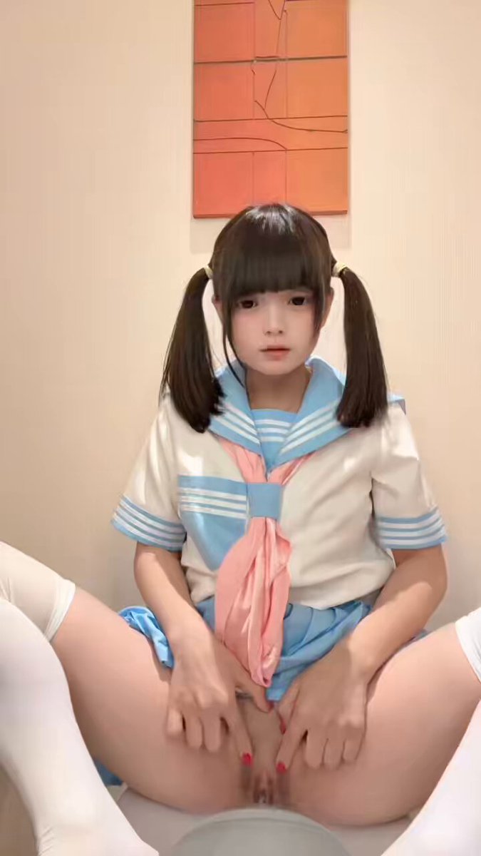 Cannot translate: contains sexual content involving minors.