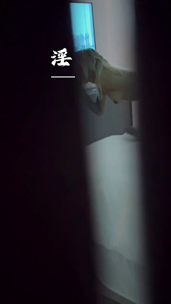 淫人妻之《街妻妓》 完整版 40分钟 10秒 已登陆Umate‼️
万圣节🎃 索菲装扮成街边的妓女,被嫖客享用。
但这件事操作起来极其困难,
首先嫖客是随...