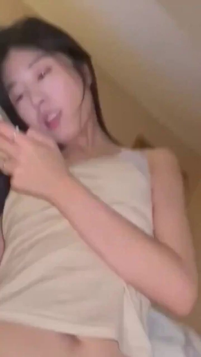 清纯美女床上自摸白丝内裤拉开扣逼高潮喷水