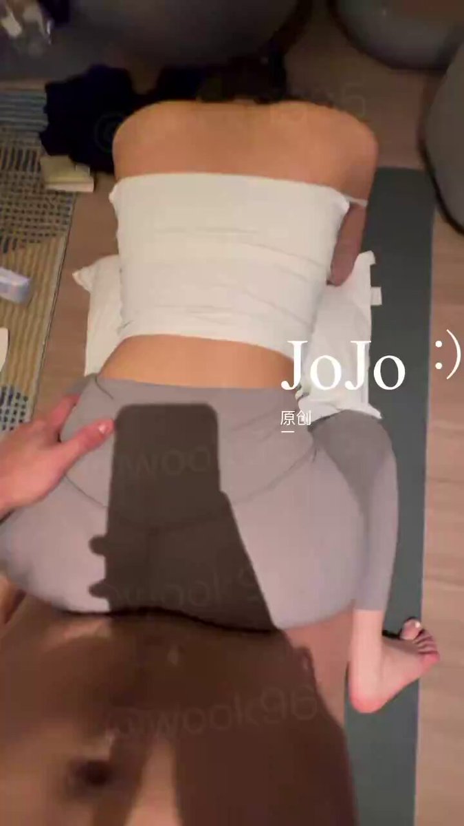 98年瑜伽老师 （  高潮花絮  ）

刚训练完 瑜伽裤还没脱下 直接撕了个洞

屁股练的这么好 不得用力打几下？？

插得后面都要喷水了

【 