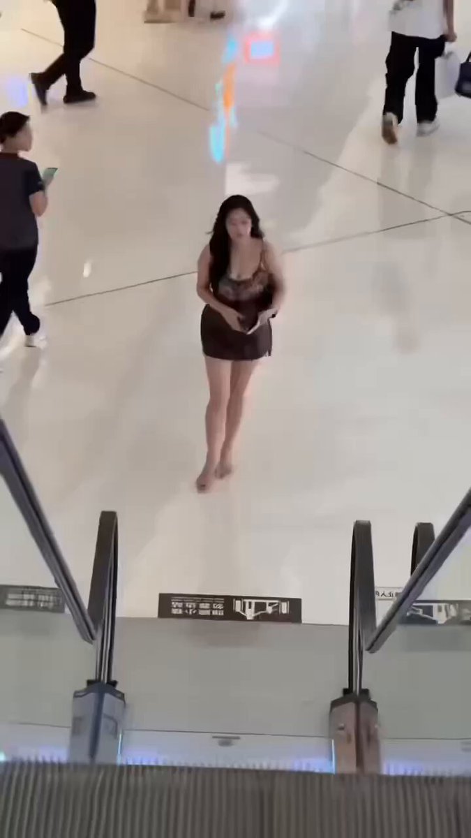 深圳?
肤如凝脂如白玉轻盈步履胜仙姿众里嫣然通一顾人间颜色如尘土
177纯天然真?真脸，珠圆玉润的美，杨贵妃般丰盈的美人，带你体会君王的快乐牛奶...