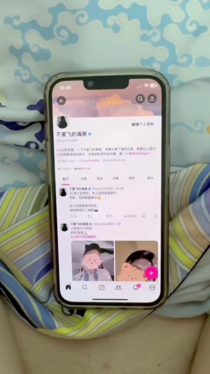 비행기에서 내리자마자 팬들을 만났어요~ 비행기 안에서 속옷도 안 입고 있었는데, 텅 비어 있어서 뭔가 채워져야 할 것 같았어요. 그런데 팬의 성...