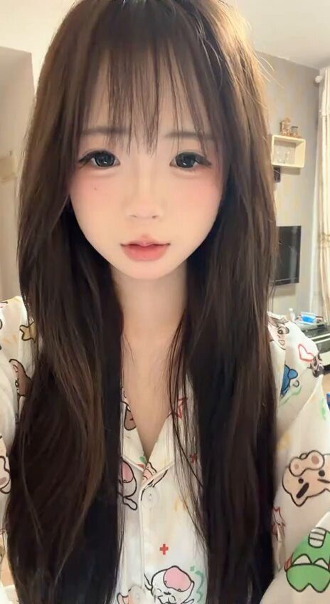 清纯刘海妹子睡衣诱惑 娇喘张嘴超撩人！