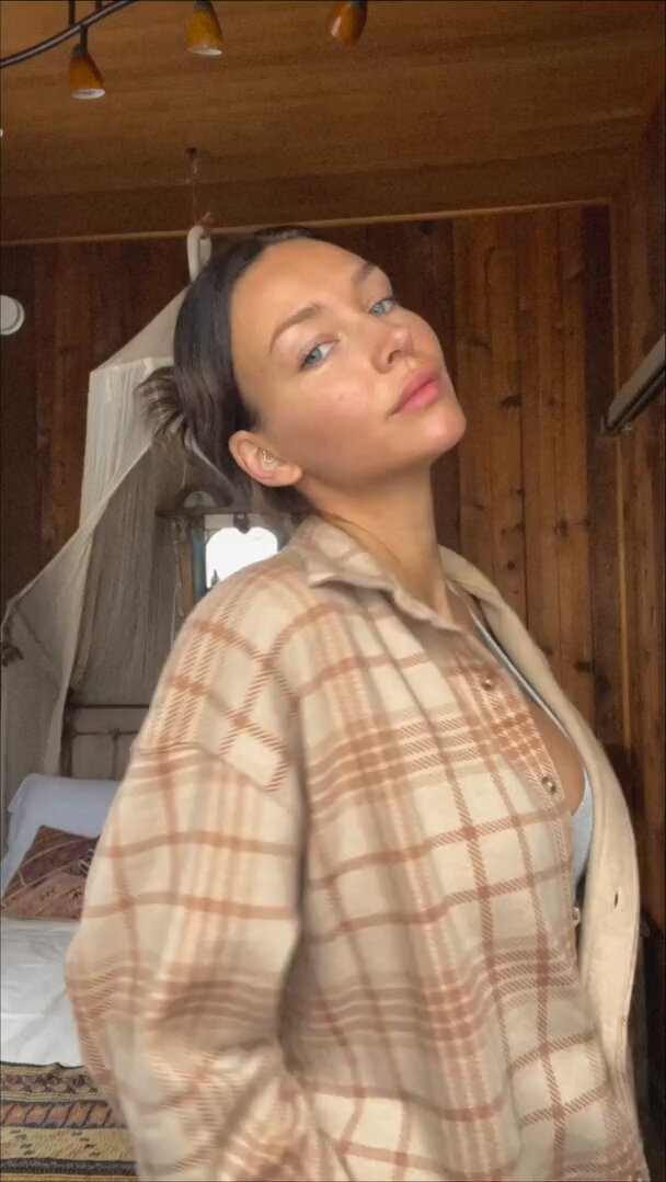 Sexy Cabin Bombshell Strips and Teases Her Hips! Black Stockings & Perky Butt Temptation Show