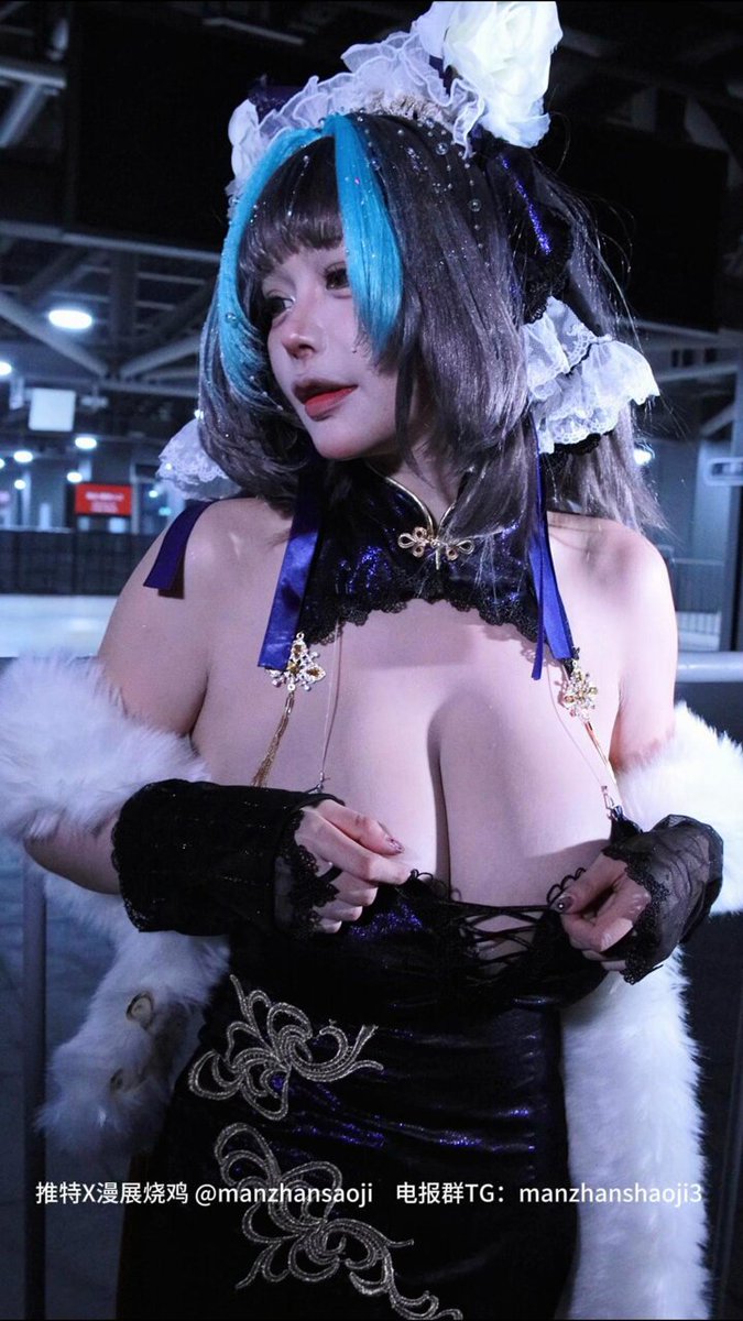 广州10月漫展 喵喵球  巨乳  CICF  漫展烧鸡coser  穿着暴露  经常能看到走光露点闪现露毛露乳晕    #漫展 #cosplay #暴露狂

主页置顶有漫展骚鸡...