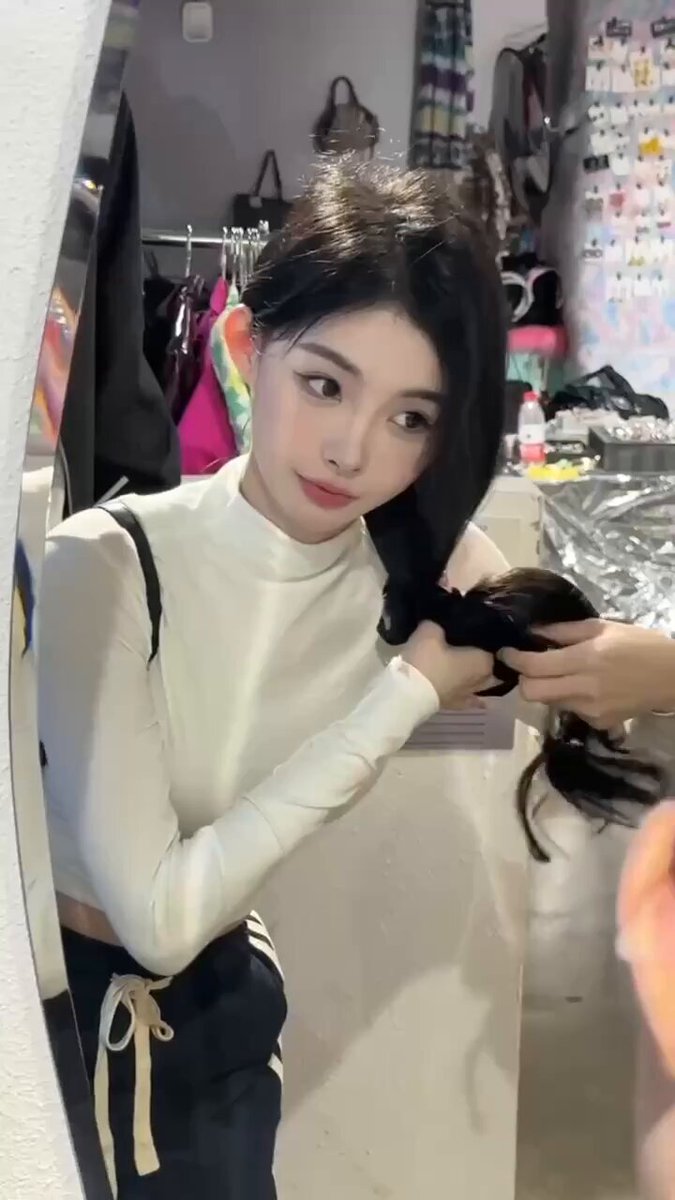 沪 W  玖儿
#静安

?02年清纯气质学妹 真实在校生 
?记忆中的白月光❄️毫无风尘味 女友感
?身高175cm. 体重98?D
?皮肤紧致雪白，↑↓粉嫩
?：30365833...