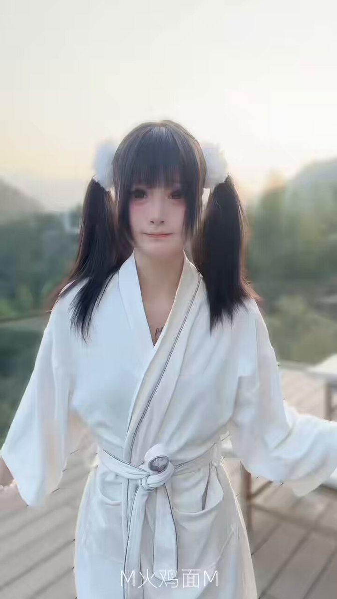 Twin-Tail Sexy Girl Strips Bathrobe to Change into Swimsuit! Perky Butt and Huge Breasts Shaking by the Lake