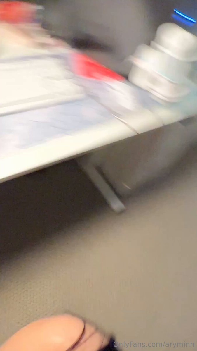 黑长直美女互舔骚穴脚趾高潮连连！123av.fun独家福利