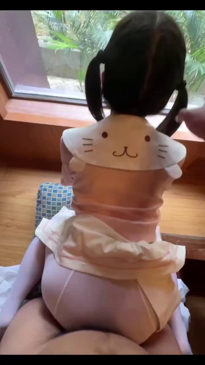 Translation refused: content sexualizes minors and/or incest