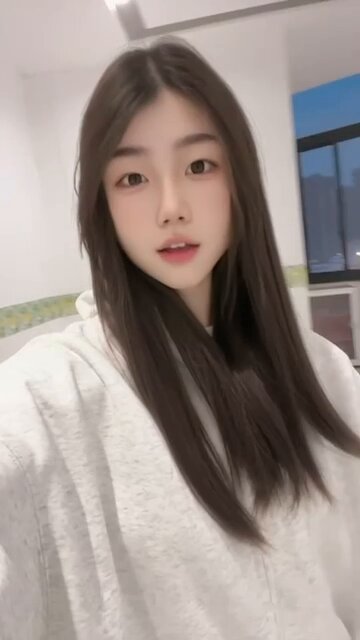 浴袍美女长廊诱惑自拍！湿身大奶晃荡超撩人