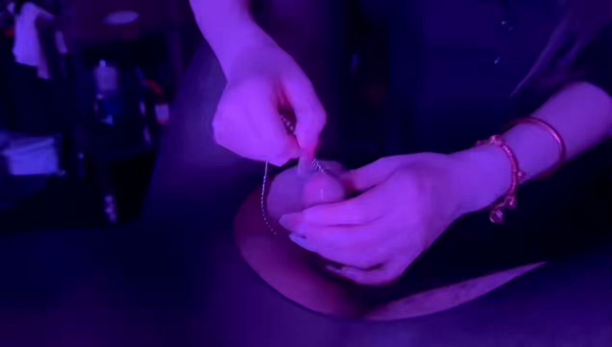 夜店骚货手指玩穴塞跳蛋狂浪叫！湿透高潮喷水秀