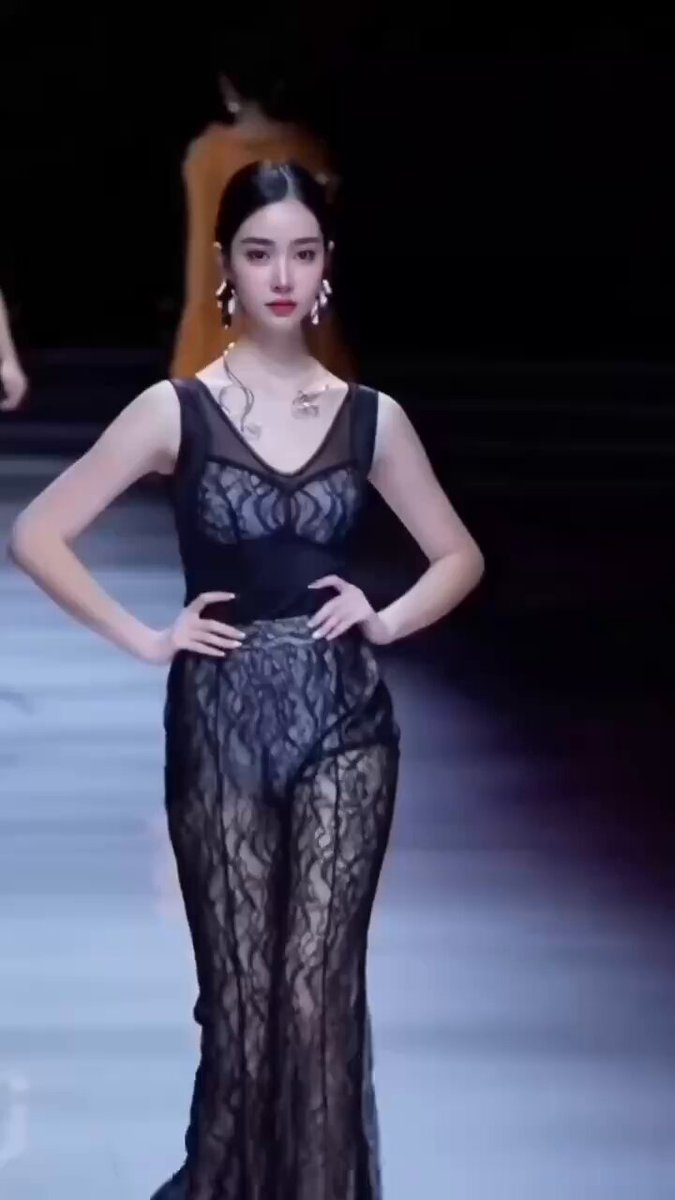 北京w 超级模特，带百科百度相关新闻，也在参加T台各项活动，并获得奖项，净高182，体重118，长腿细腰，胸围E

🐧：1520525580

🛰️：xiao147725836...