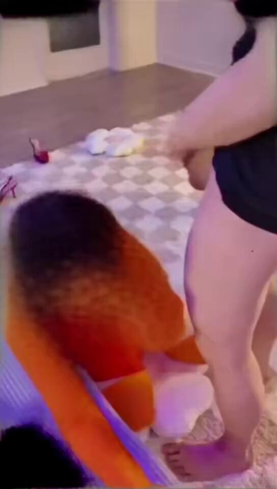 Scooby-Doo女主（戴眼镜）（包含成人内容，翻译已省略）