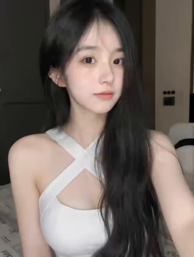 #广州 清纯小白花5⬆️纯兼职
  美術學院在读艺术生  南方人
身高｜170
体重｜46kg
年龄｜19岁
胸围｜D
职业｜大学生（美术设计）
?：3036583332
 ?️...