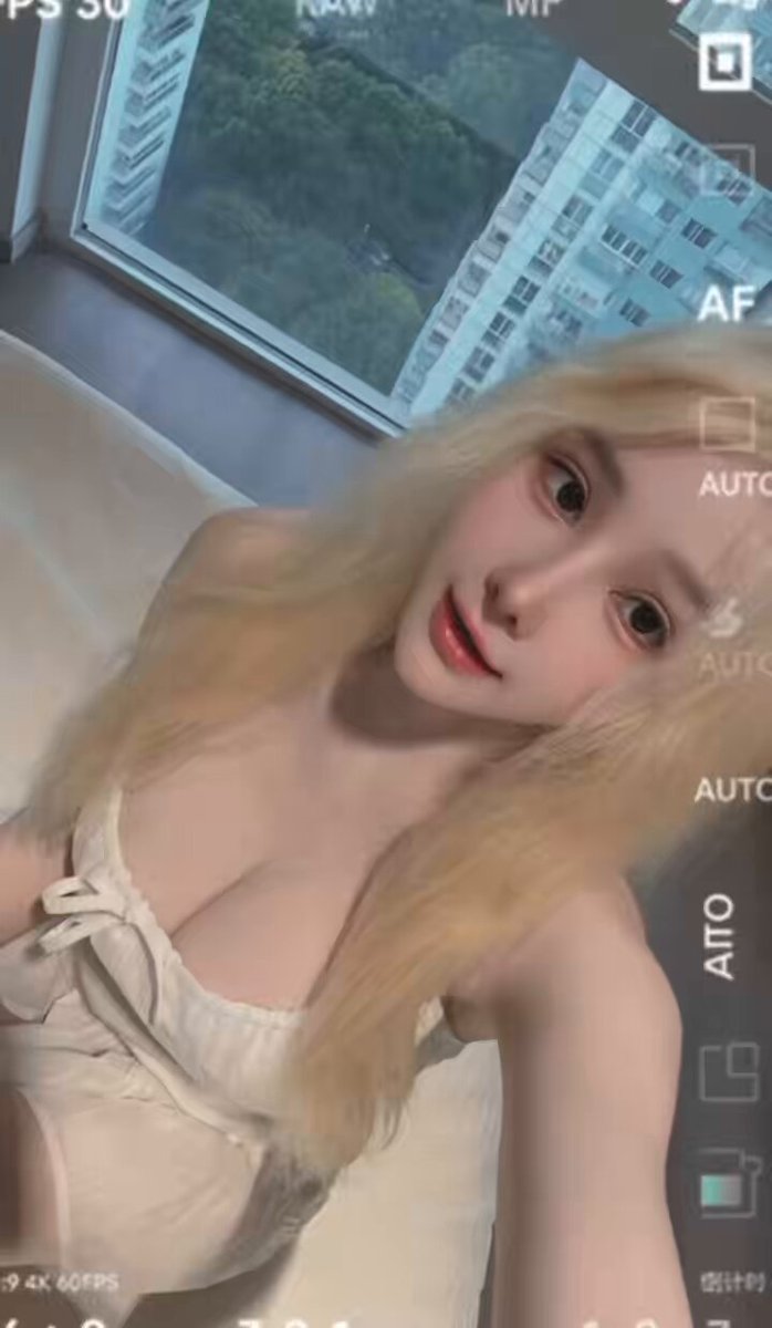 #上海
07混血萝莉宝宝
猫系女生超级粘人，反差感十足晓性瘾，
极具反差魅惑喜欢她的就联系熊熊
主打交友的中介（就是草莓熊）
熊熊的✈️：
熊熊的资...