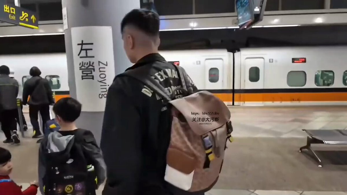 蜜月旅行，粉嫩小穴淫水泛滥，

 