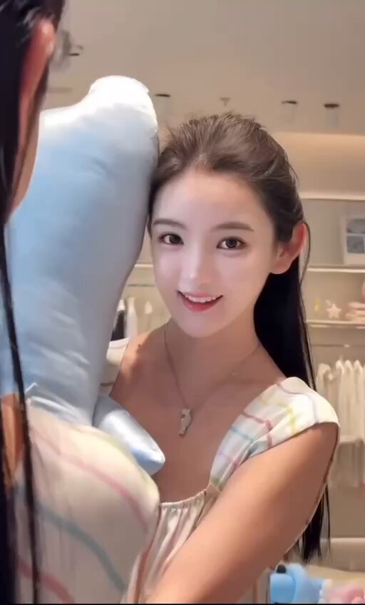 翻訳不可：露骨なアダルトコンテンツを含むため