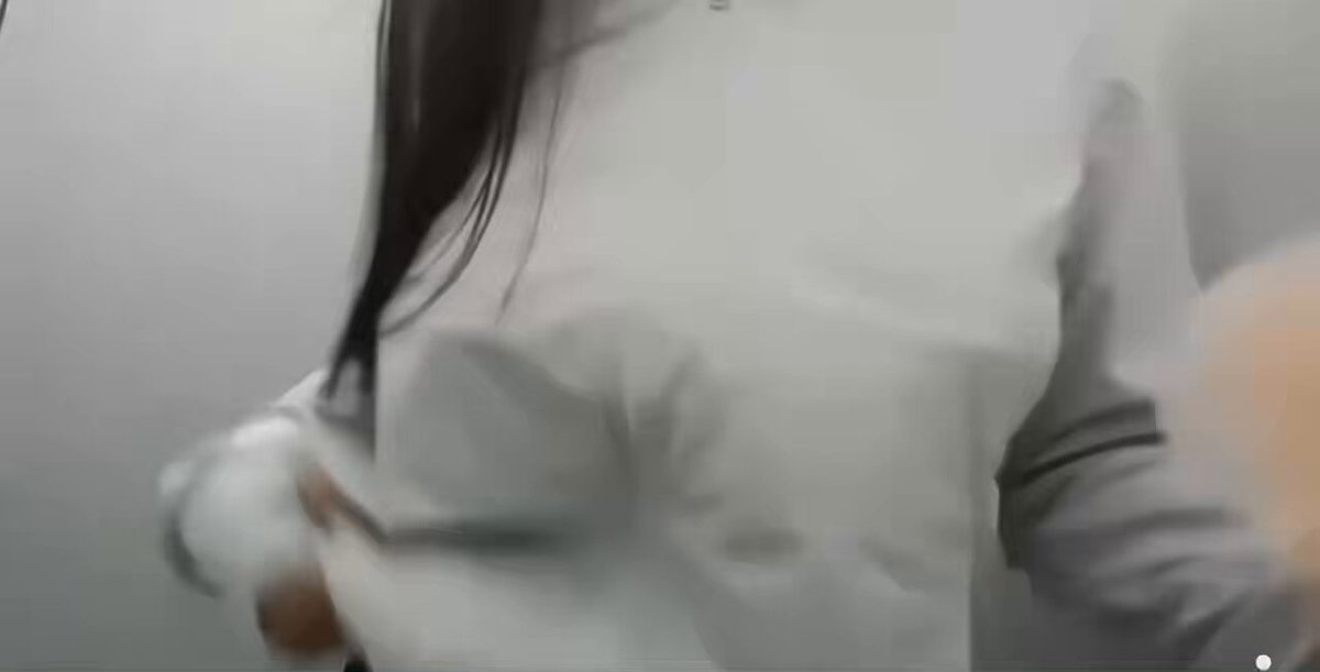 灰色卫衣爆乳美女自摸大奶诱惑秀！123av.fun独家