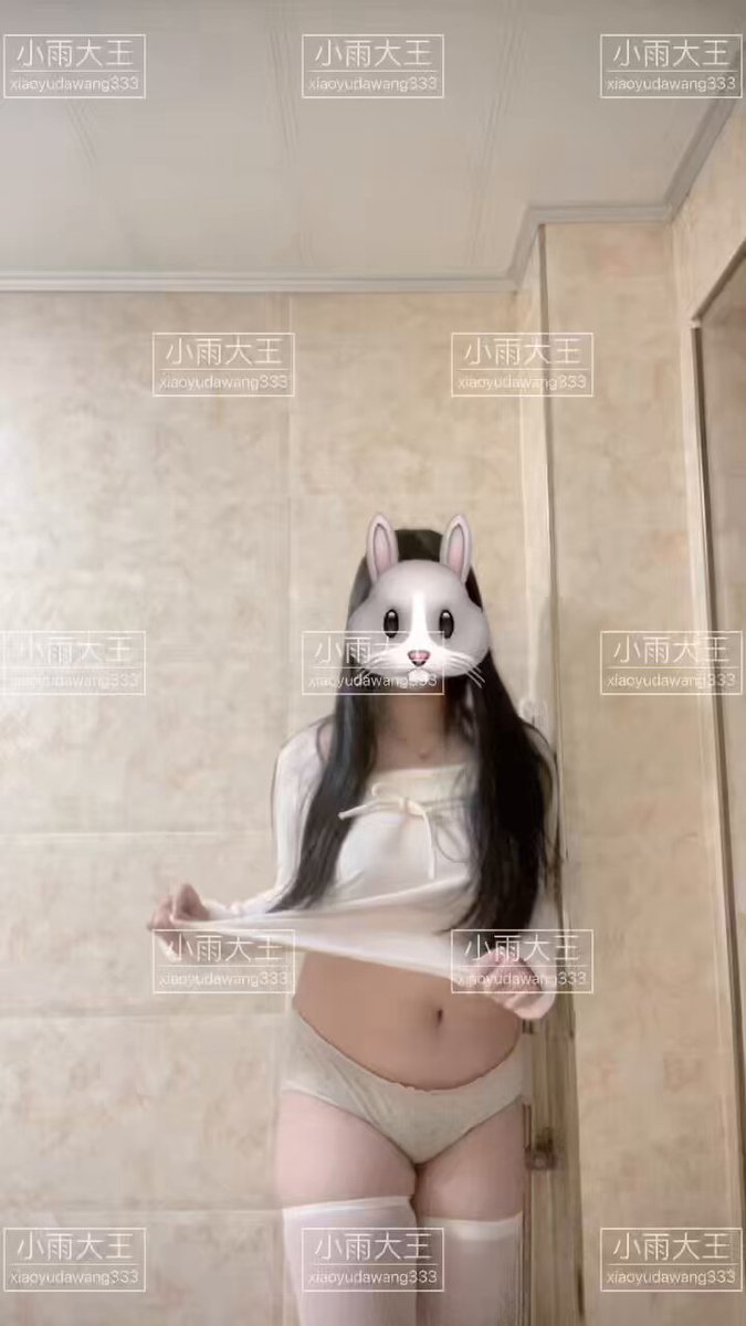 浴室猫娘微胖诱惑！拉开上衣秀肥美肚腩和大腿内侧