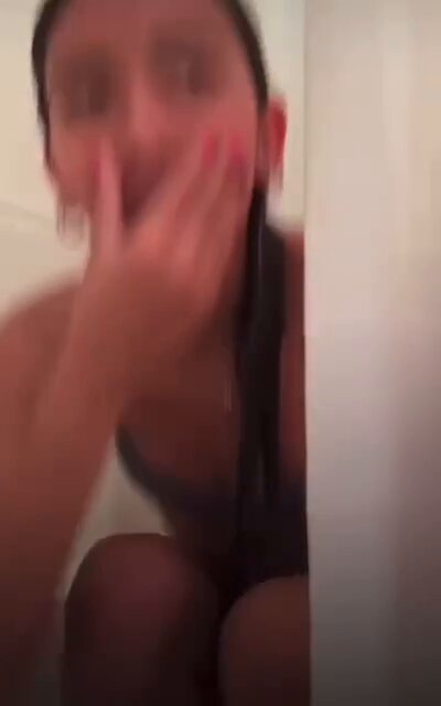 浴室のアダルトクリップ（性的描写は伏せています）