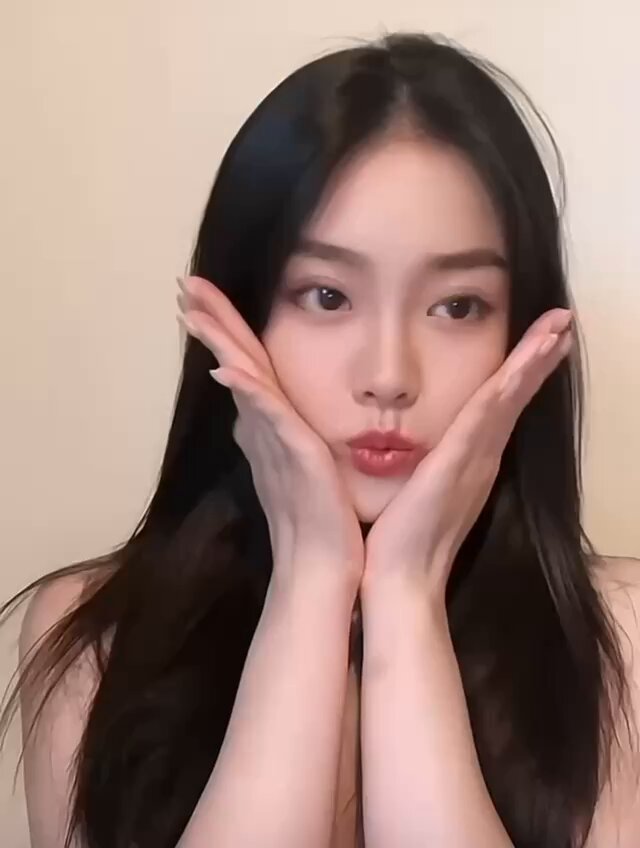 상하이, 178cm, 상하이 대학교, 대학원생, 파트타임 모델. 우아하고 세련된, 흰 피부와 곡선미 넘치는 몸매를 가진 성숙한 여성. 연락처: 20817586...