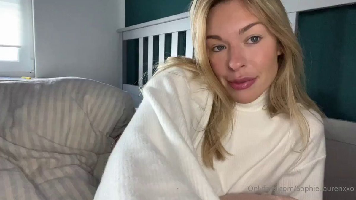 金髪美女Sophie Laurenのベッドでの自己愛撫誘惑ショー
