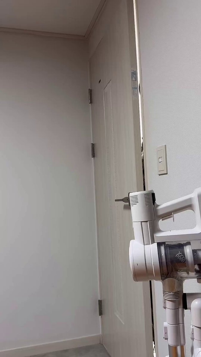 正妹身穿迷彩服，身材真不错 