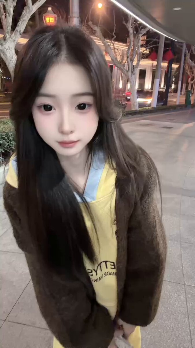 夜の街の誘惑！清純なロングヘア少女の電話での誘惑、過激な内容