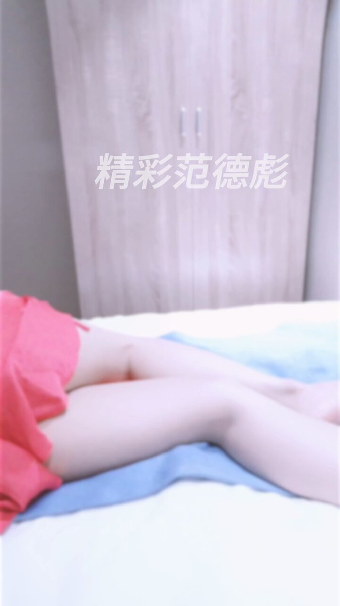 粉裙少女翘臀诱惑 床上大白屁股狂摇