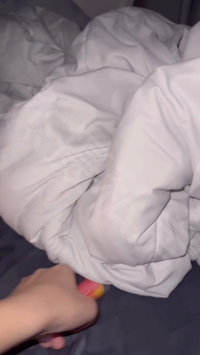 就这样全自动，谁受得了，这屁股简直了，不把精子全给她，简直就是侮辱，必须好好满足，主动的才能爽#私房约拍#私房拍摄#私房模特#私房花絮#私房写...