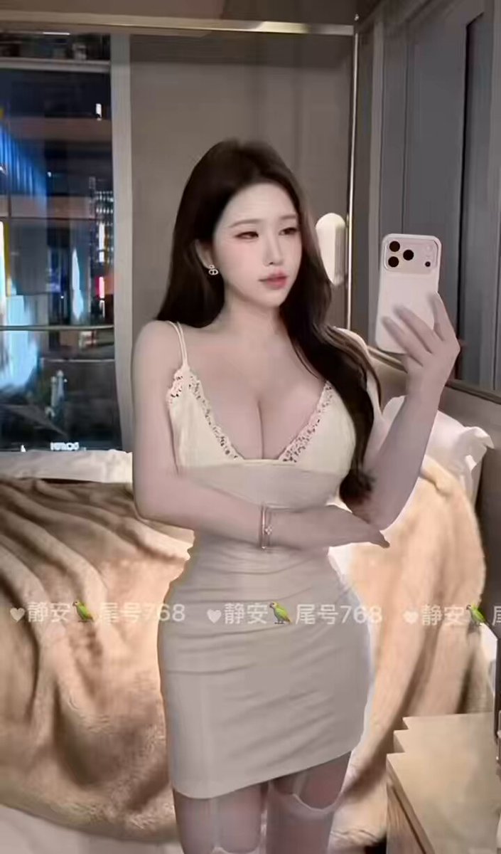 酒店爆乳美女自拍诱惑！细腰翘臀丝袜秀性感曲线