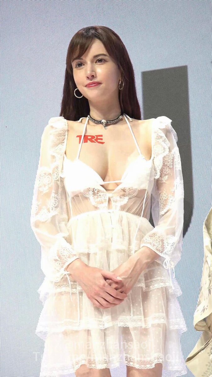 TRE蕾丝深V爆乳美女与和服萝莉台风秀，奶子呼之欲出！