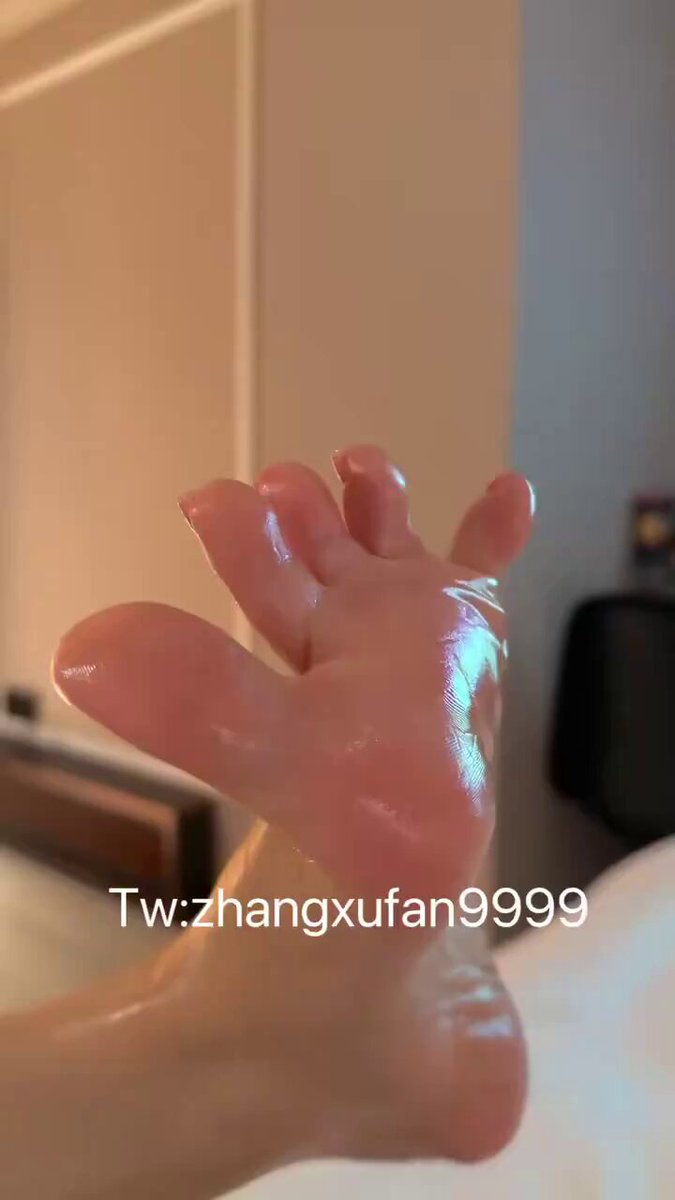 油光闪闪美脚诱惑！Tw_zhangxufan9999脚趾张开湿滑play