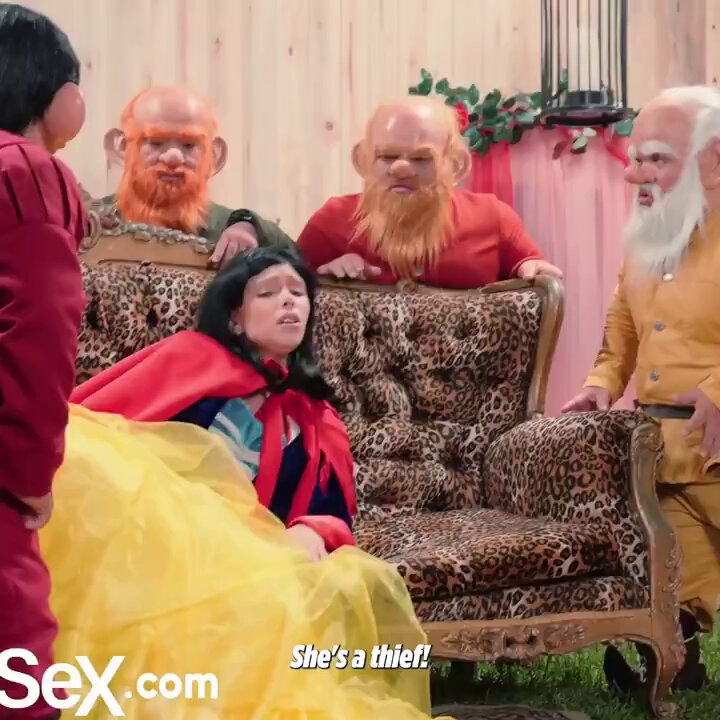 白雪公主被七矮人轮番口爆狂干！巨屌猛插嫩穴淫叫不止