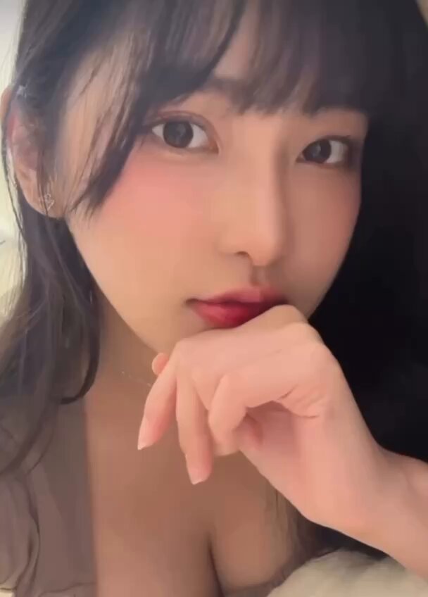 #Shanghai Little Soft Shanghai White Tiger Juicy Lolita Born in 2006 170F Bust: Natural F Perfect Breast Shape Baby Face Big Breasts Swee...