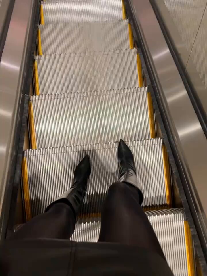 你们没事秀仓位赚了多少钱馋我们就算了
偶尔秀个返佣收入我们也认了
又秀冲土狗meme发财了我们也忍了
这咋还又流行秀上KOL广告收入了呢
现在这么难...