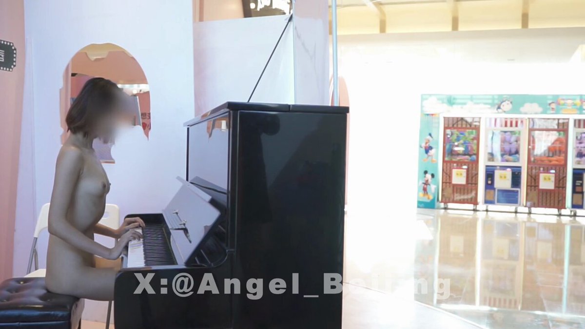 #极限露出 #北京天使 商场保洁阿姨过来和我说“孩子，领导让我来告诉你，把衣服穿上”

真的要羞死了🎃🎃🎃

  