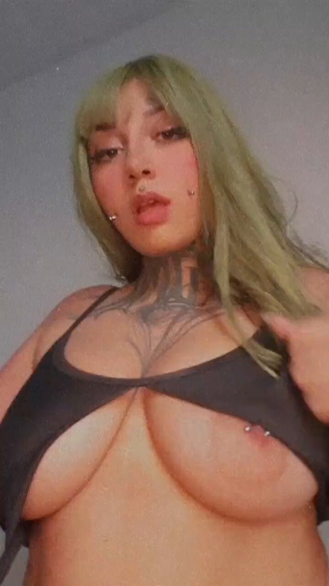 纹身巨乳绿发骚妹乳环暴露挑逗自拍