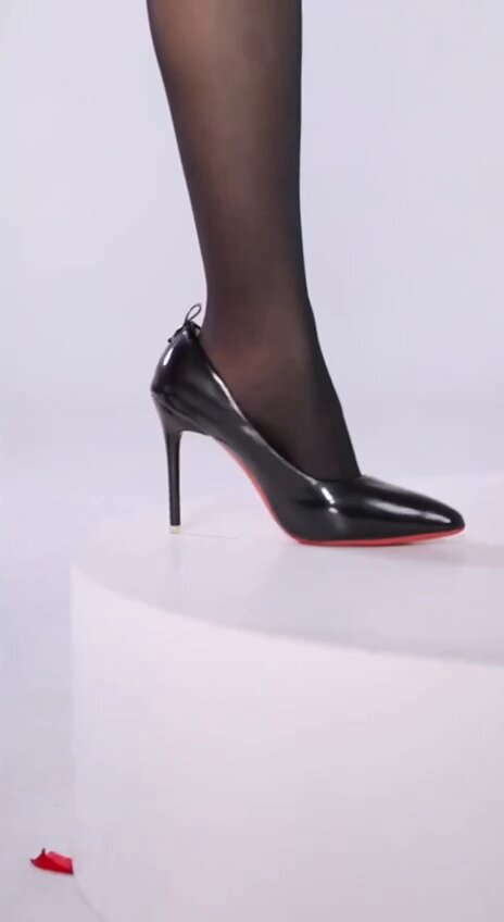 Black-Stocking Demon Girl OL Secretary Temptation — High-Heel Trampling Play