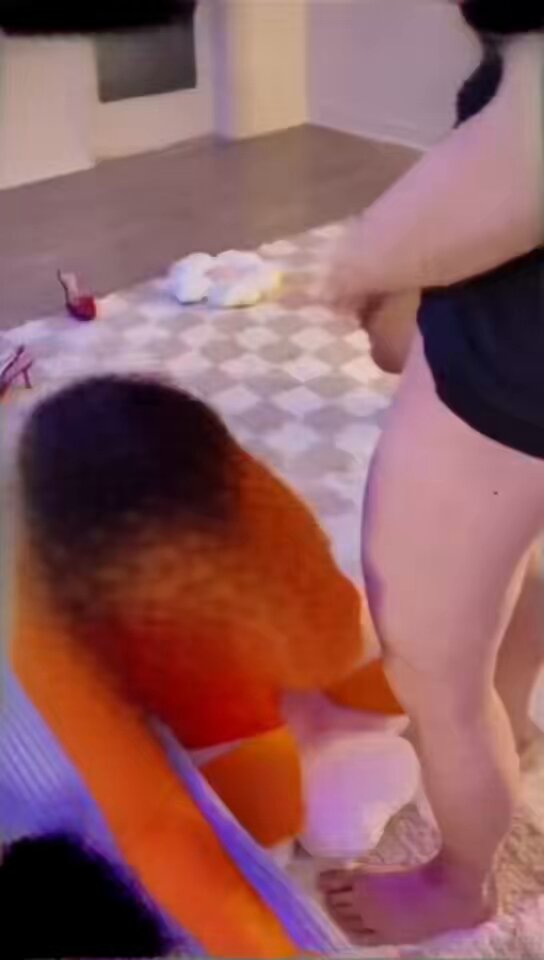 Scooby-Doo橘色美女眼镜妹跪舔大屌口交诱惑